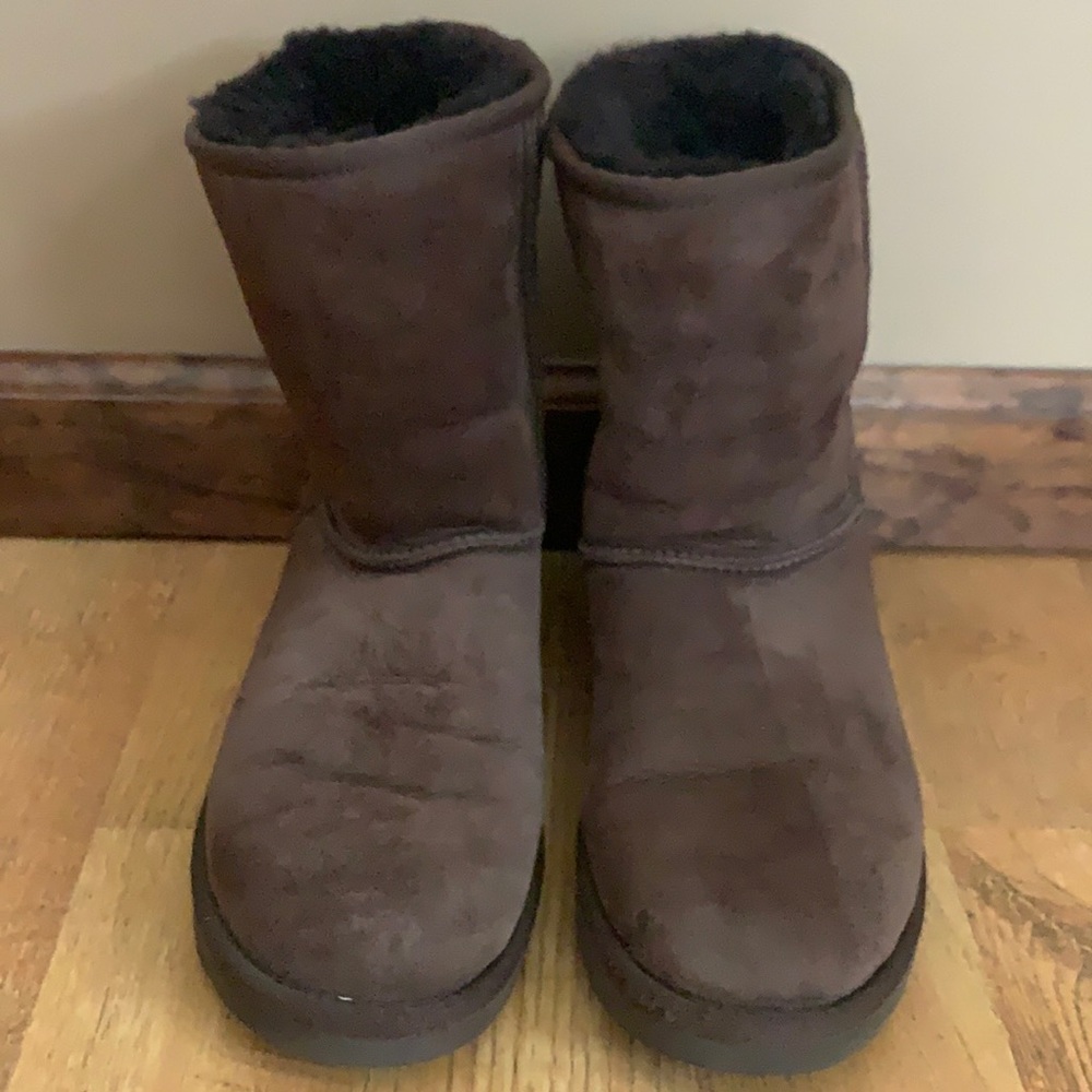 Authentic UGG Classic Short Boot Chocolate Size 8